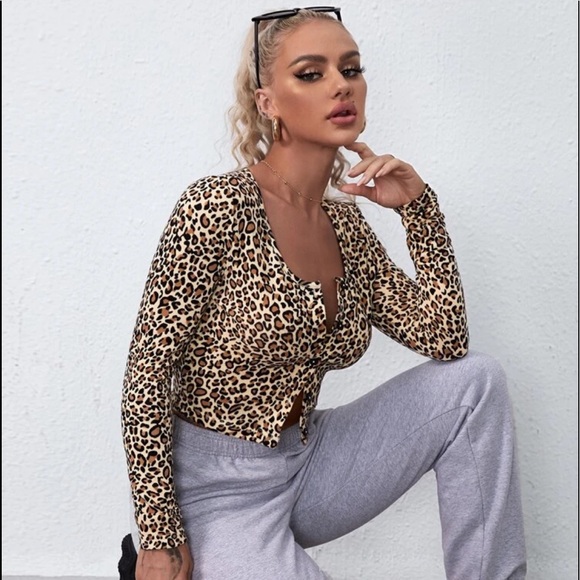 Button Front Leopard Top - Picture 4 of 5
